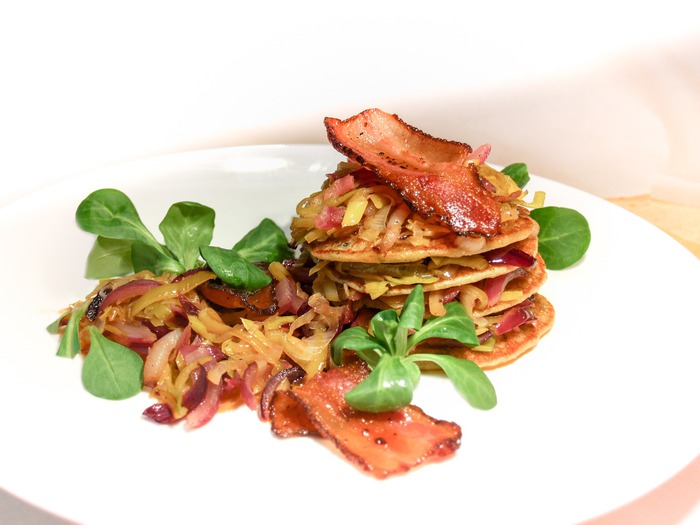 CHICKPEA PANCAKES WITH ONION SALAD :: Extrudo